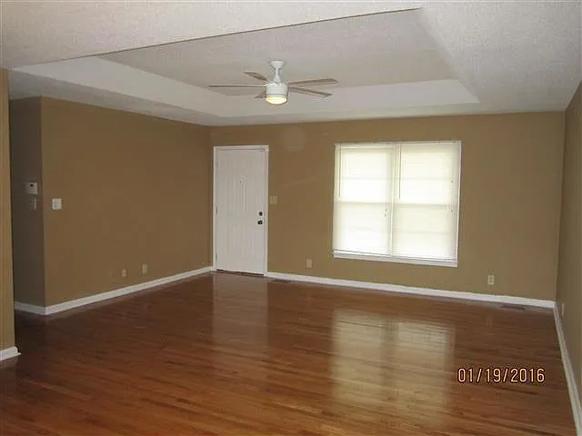 3 bed, 1250 sqft, $1,375 — Photo 2
