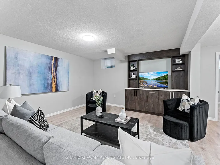 7282 Blackwood Mews — Photo 40