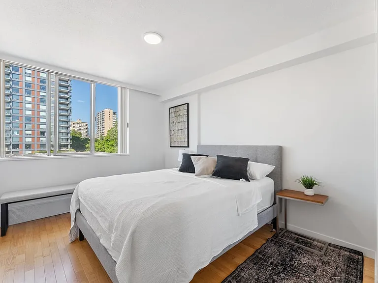 1251 Jervis St — Photo 37