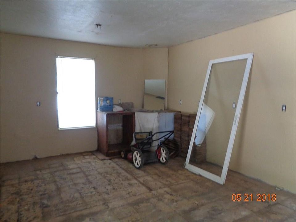 2nd image of 512 E Nona St