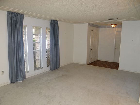 4th image of 591 Narragansett St NE