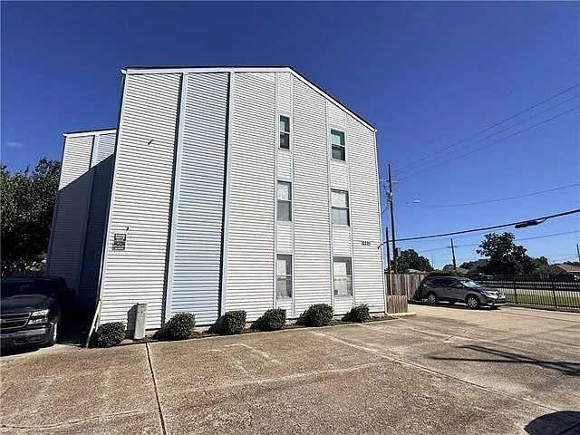 2201 Houma Blvd #109