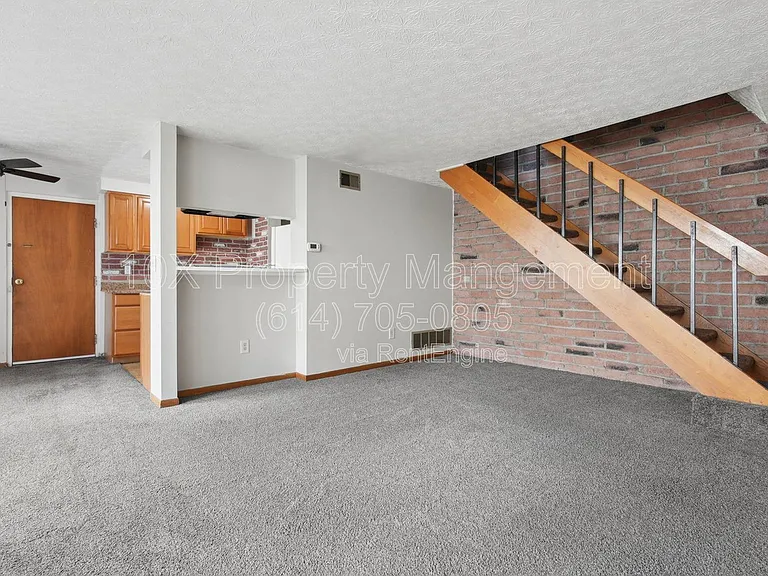2523 Burgandy Ln — Photo 4
