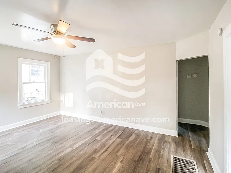 1347972_003_living_room_13724463.jpg