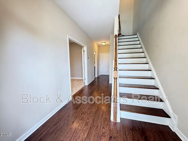 4 bed, 3.5 bath, 2361 sqft, $2,295 — Photo 4