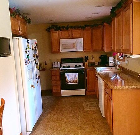 Kitchen
						:
						Appliances included