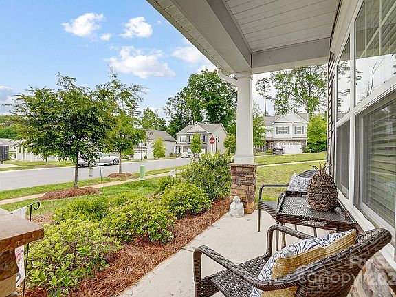 2nd image of 5606 Amelia Ln