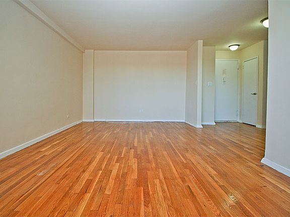 3rd image of 3324 Parsons Blvd APT 3J