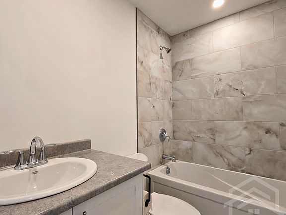 3rd image of 15 Elgin St W #G
