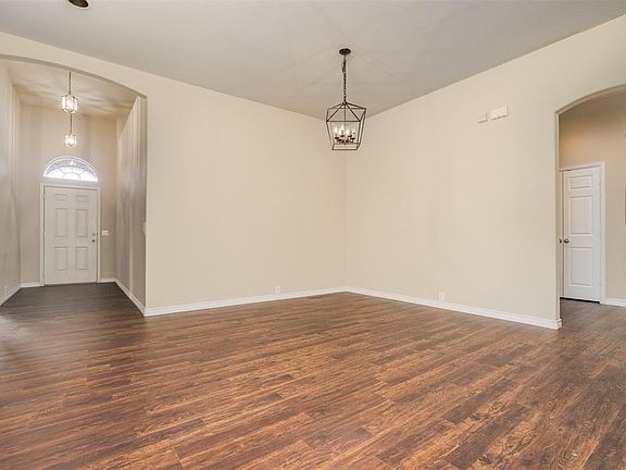 4th image of 2804 S Serrano
