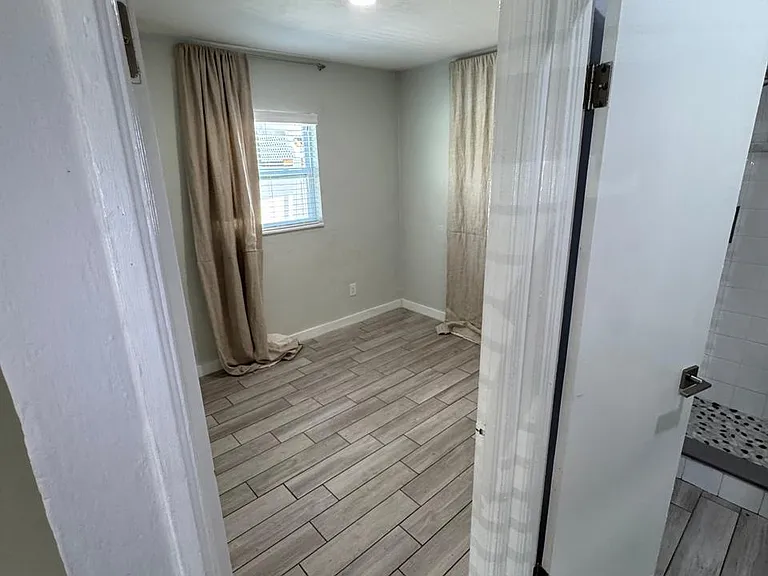 6706 S Himes Ave — Photo 14