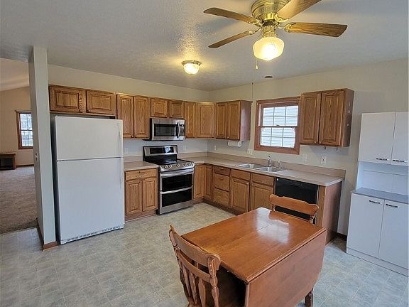 5th image of 20285 Berkshire Cir