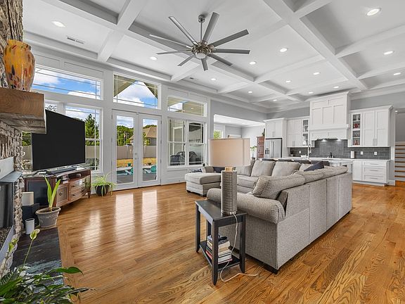 5th image of 130 Monreve Dr