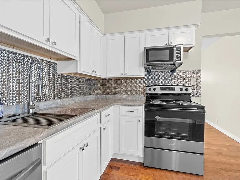 3022 Cottonwood Ln — Photo 6