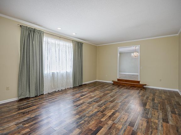 5th image of 122 Runnymede Blvd
