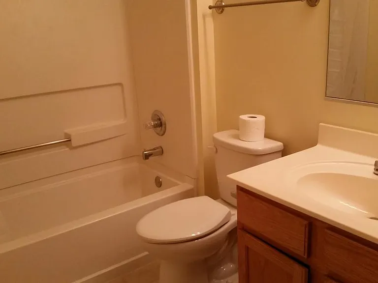 631 Winchester Ln — Photo 5