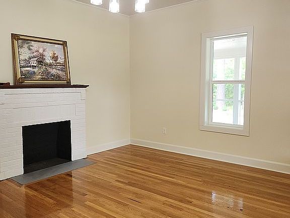 L.R. Fireplace works!