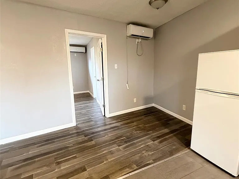 4811 Oakland St #12 — Photo 7