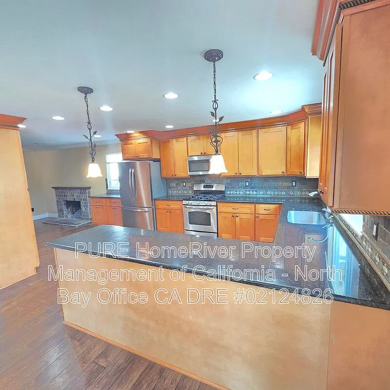 3 bed, 2.0 bath, 1300 sqft, $3,500 — Photo 4
