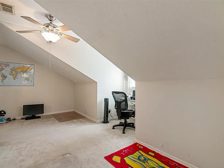 1014 Enclave Sq N — Photo 25