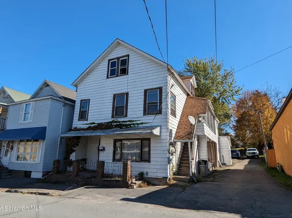 15 Hospital St, Carbondale, PA 18407