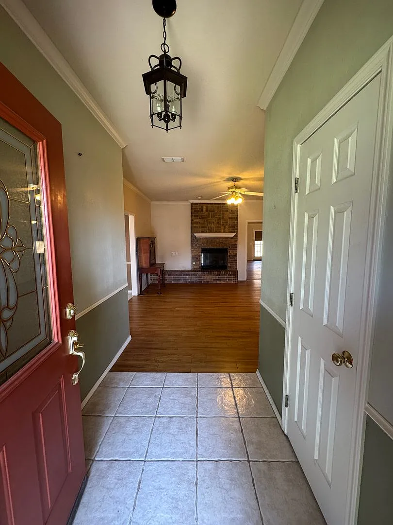 Located in CISD 3/2/2/2 Beautiful Home! — Photo 3