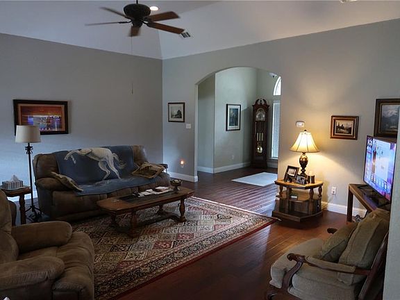5th image of 122 Brook Hollow Ln