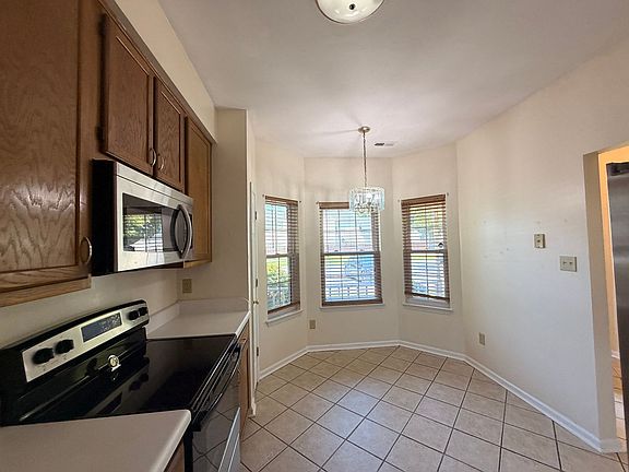 3rd image of 301 Wrought Iron Bnd