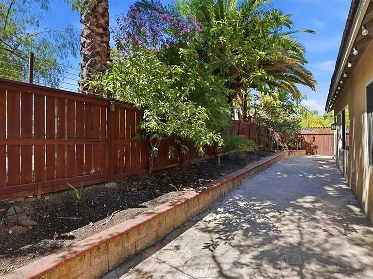 24939 Coral Canyon Rd — Photo 44