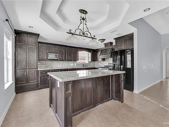 5th image of 413 Justice Ln