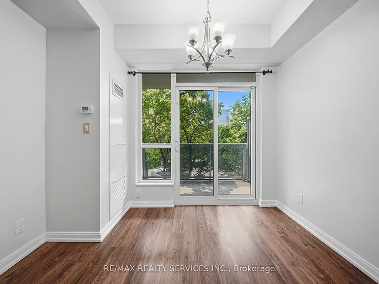 151 Village Green Sq #206 — Photo 15