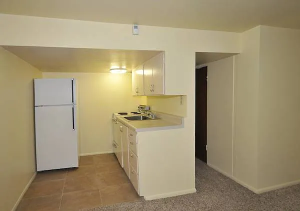 Studio, 1.0 bath, $775 — Photo 3