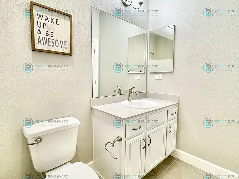 1815 Dark Horse Rd #B — Photo 41