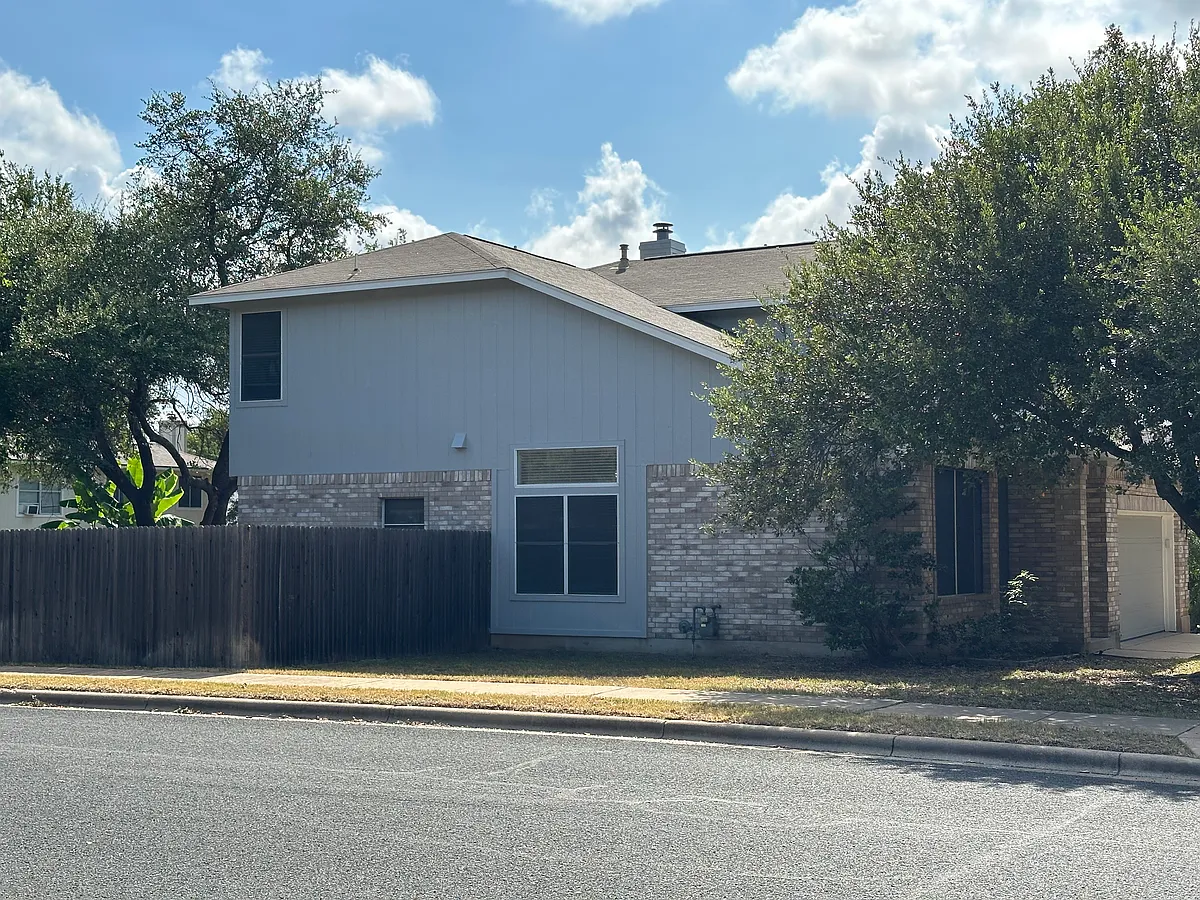 Building Photo - 4228 Columbine Dr