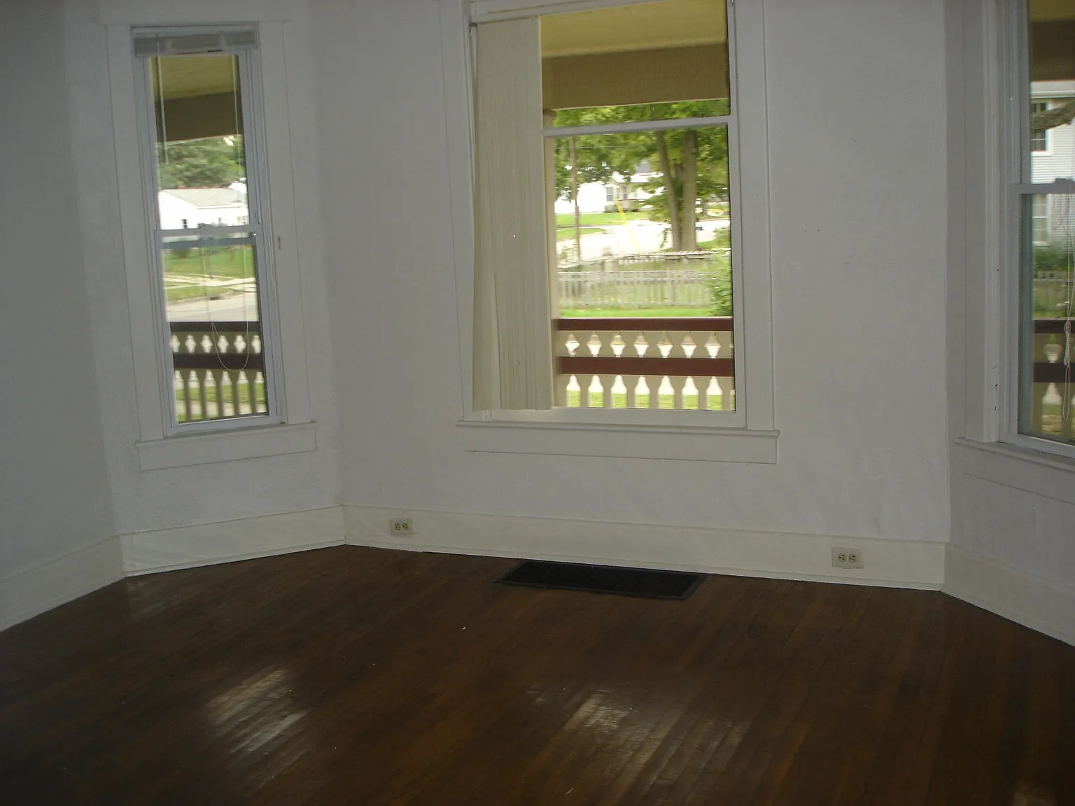 211 Avondale Ave photo 1