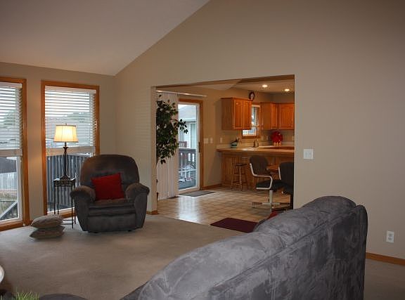 3rd image of 13405 S 38th St