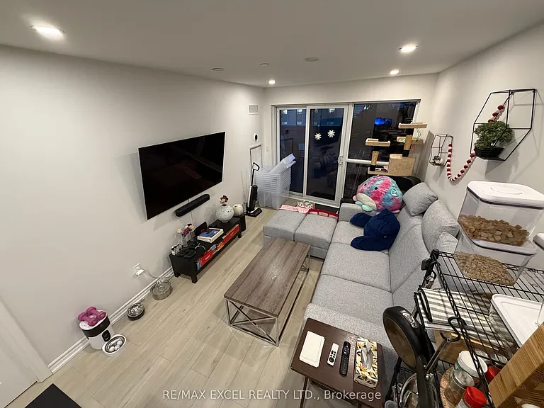 386 Yonge St #503 — Photo 16