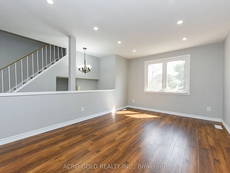 19 Hoskins Sq — Photo 16