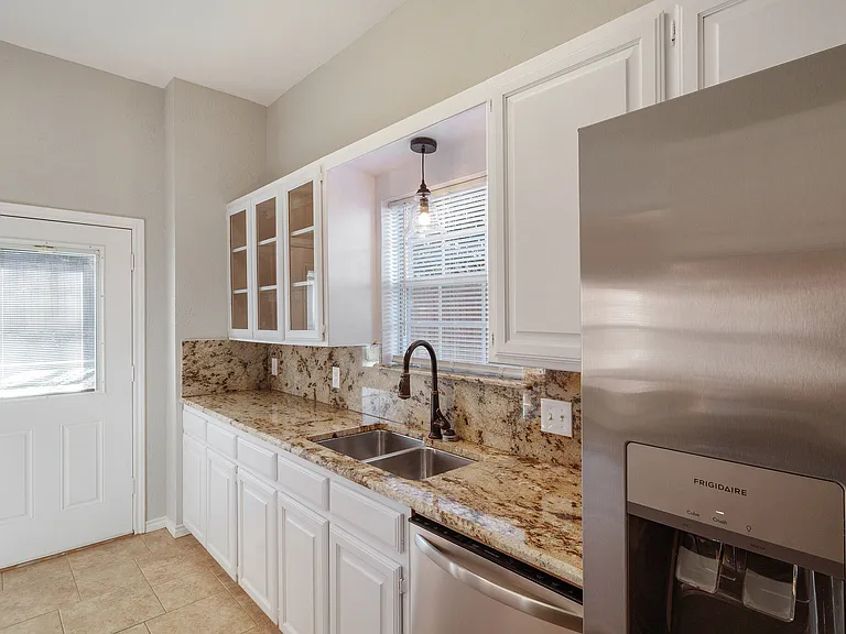 6561 Calmont Ave — Photo 6