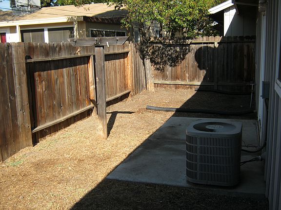 5th image of 6041 Inglewood Ave