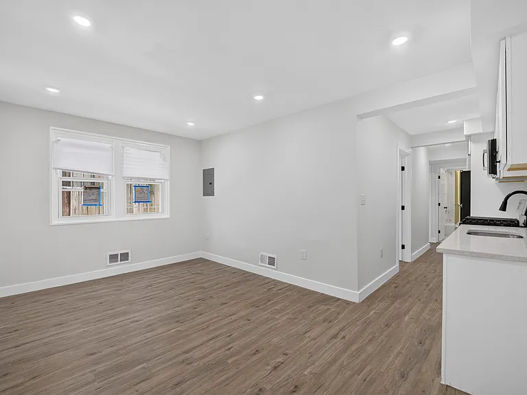 1823 E Capitol St SE #4 — Photo 5