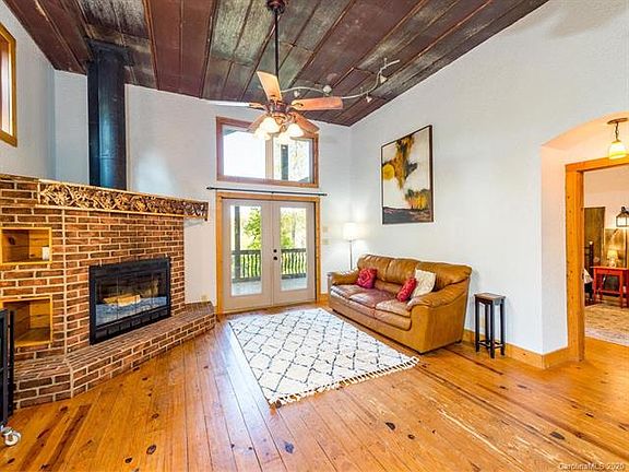 5th image of 40 Goldenwood Ln