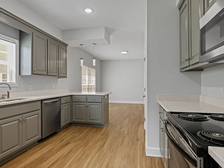 132 Wingate Ave — Photo 12