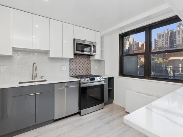 305 East 40th Street image 8 of 23