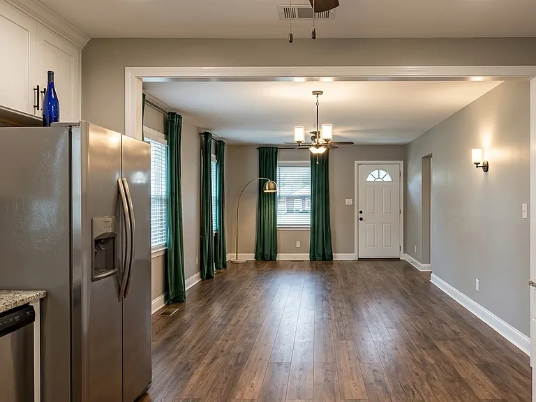 686 Center Hill Ave NW — Photo 4