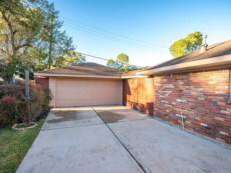 5046 Yarwell Dr — Photo 3