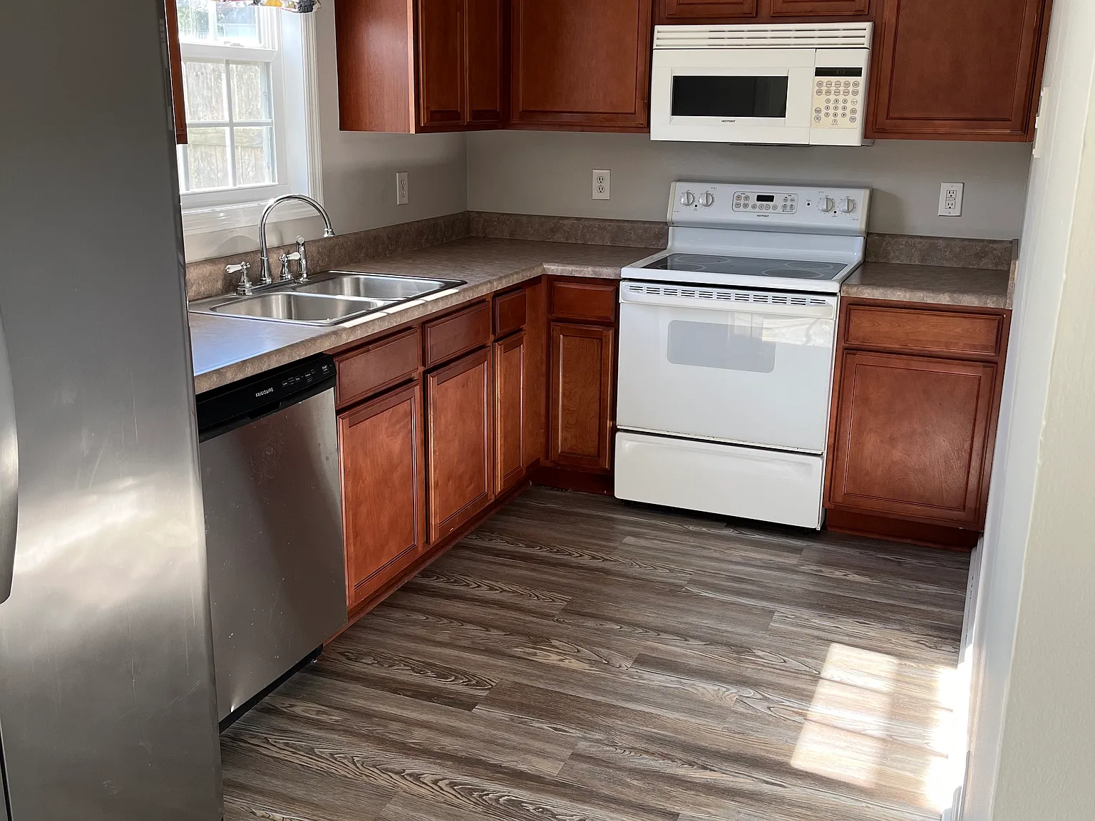 2 bed, 2.5 bath, 1300 sqft, $1,415 — Photo 4