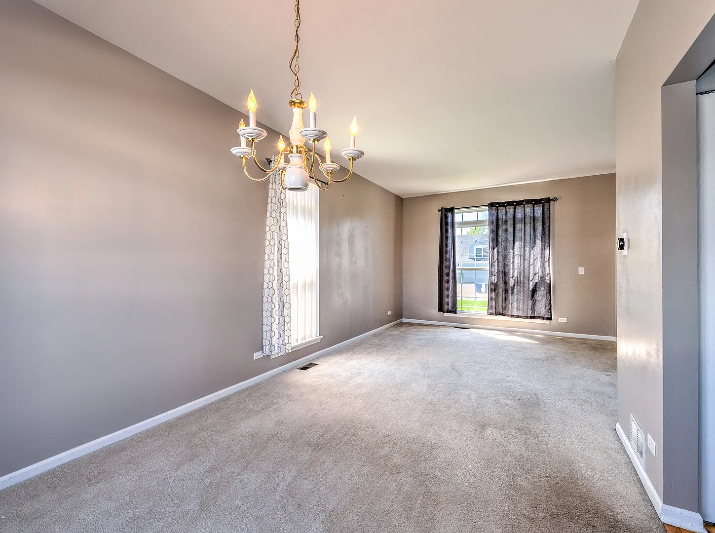 3 bed, 3.5 bath, 2500 sqft, $2,995 — Photo 4