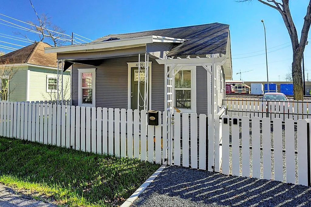 2 bed, 1.0 bath, 511 sqft, $1,375 — Photo 1