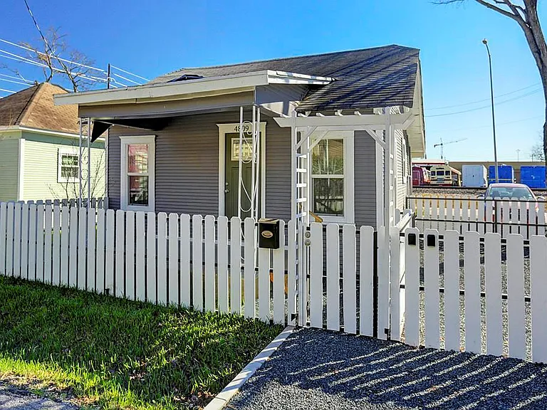 4809 Eli St — Photo 1